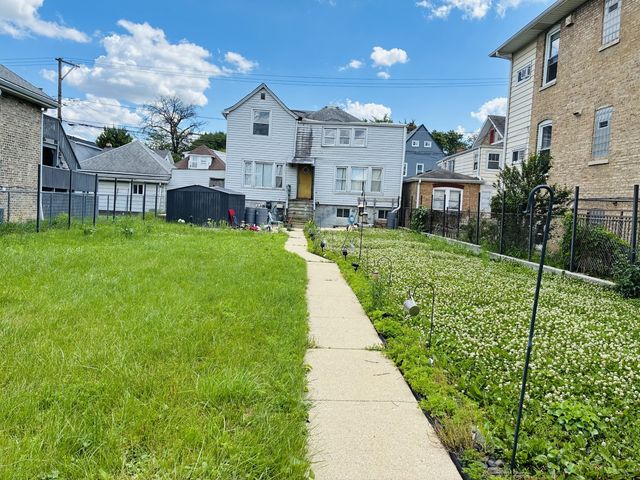 4925 W Warwick Avenue, Chicago, IL 60641