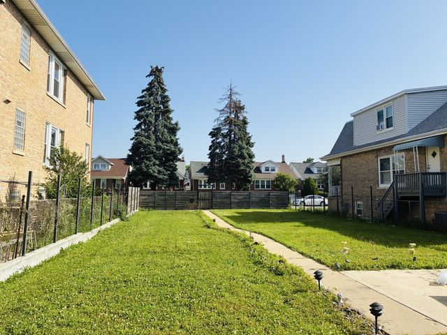4925 W Warwick Avenue, Chicago, IL 60641
