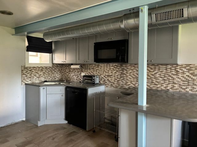 4925 W Warwick Avenue, Chicago, IL 60641