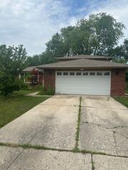 562 Willow Road, Matteson, IL 60443