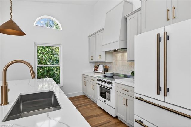 10987 Fieldfair DR, Naples, FL 34119