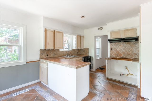 832 N College Avenue, Tulsa, OK 74110