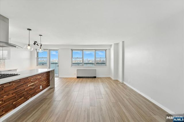 6600 JFK Blvd E 15B, West New York, NJ 07093