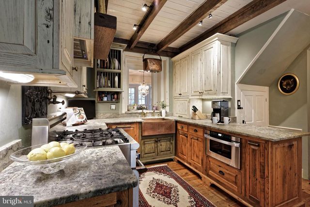 406 E WASHINGTON ST, Middleburg, VA 20117