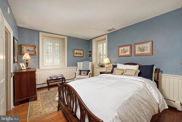 406 E WASHINGTON ST, Middleburg, VA 20117