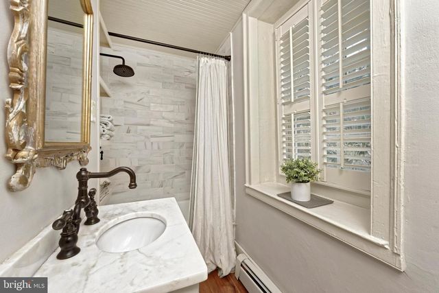 406 E WASHINGTON ST, Middleburg, VA 20117