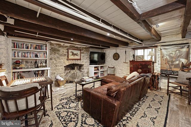 406 E WASHINGTON ST, Middleburg, VA 20117