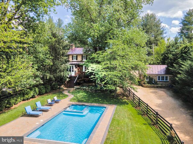 406 E WASHINGTON ST, Middleburg, VA 20117