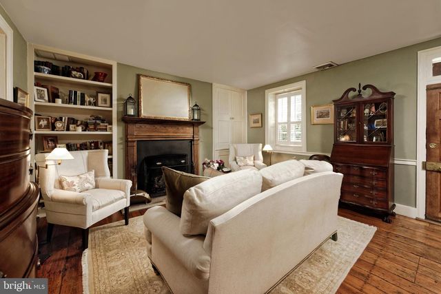 406 E WASHINGTON ST, Middleburg, VA 20117