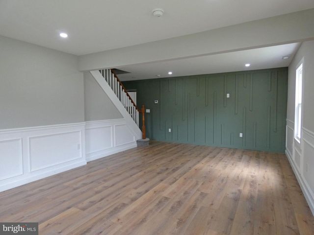 105 E DEL A VUE AVE, Carneys Point, NJ 08069