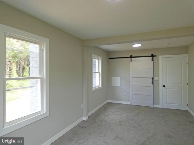 105 E DEL A VUE AVE, Carneys Point, NJ 08069
