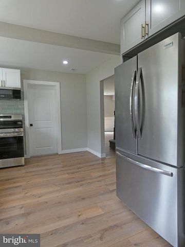 105 E DEL A VUE AVE, Carneys Point, NJ 08069
