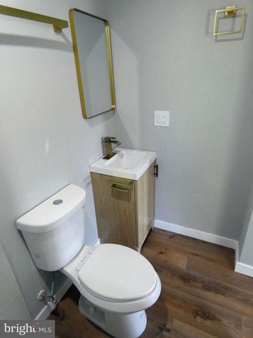 105 E DEL A VUE AVE, Carneys Point, NJ 08069