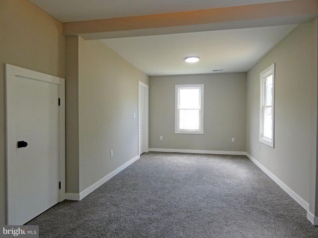 105 E DEL A VUE AVE, Carneys Point, NJ 08069