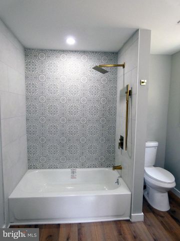 105 E DEL A VUE AVE, Carneys Point, NJ 08069