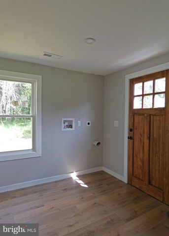 105 E DEL A VUE AVE, Carneys Point, NJ 08069