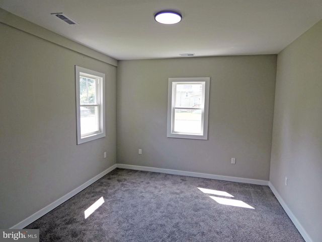 105 E DEL A VUE AVE, Carneys Point, NJ 08069