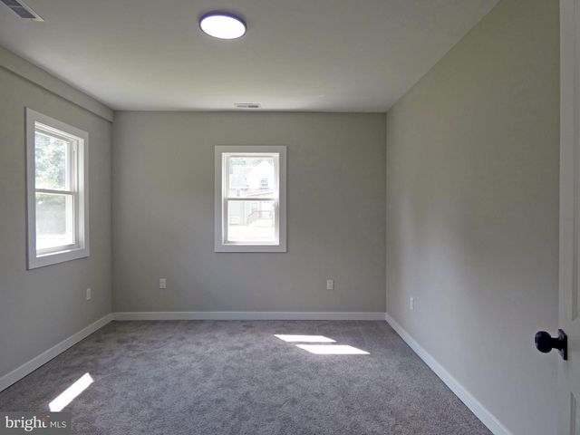 105 E DEL A VUE AVE, Carneys Point, NJ 08069