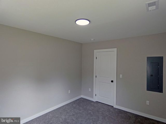 105 E DEL A VUE AVE, Carneys Point, NJ 08069
