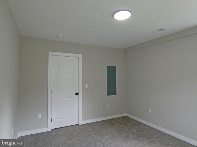 105 E DEL A VUE AVE, Carneys Point, NJ 08069