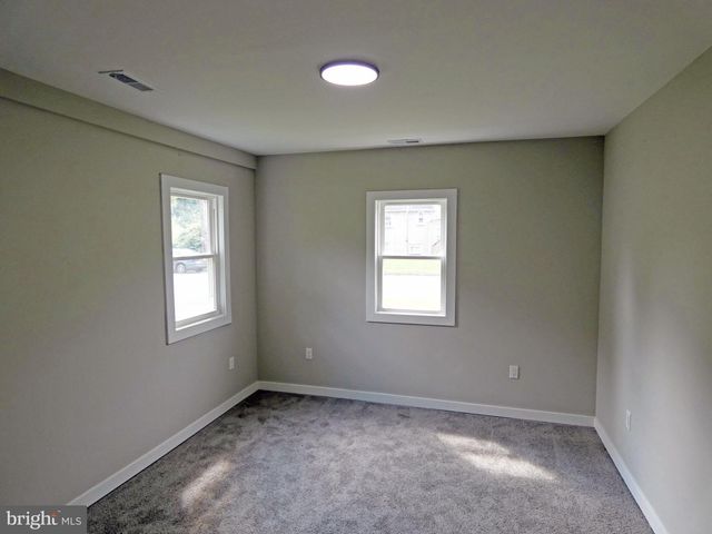 105 E DEL A VUE AVE, Carneys Point, NJ 08069