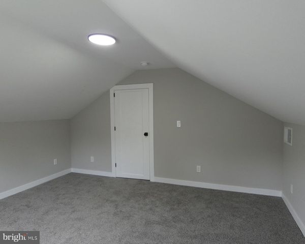 105 E DEL A VUE AVE, Carneys Point, NJ 08069