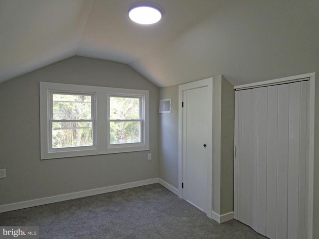 105 E DEL A VUE AVE, Carneys Point, NJ 08069