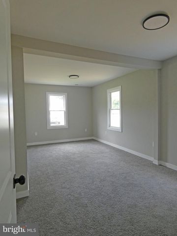 105 E DEL A VUE AVE, Carneys Point, NJ 08069