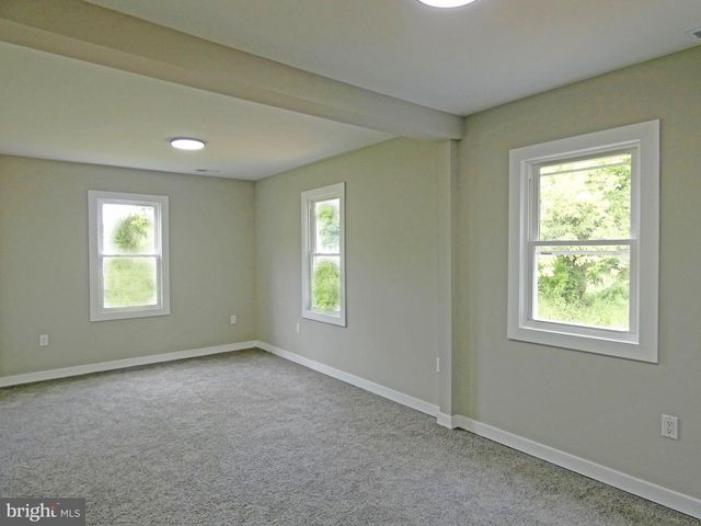 105 E DEL A VUE AVE, Carneys Point, NJ 08069