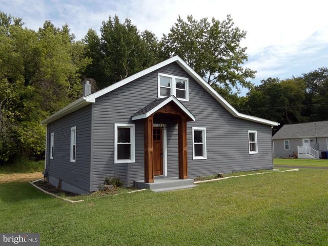 105 E DEL A VUE AVE, Carneys Point, NJ 08069