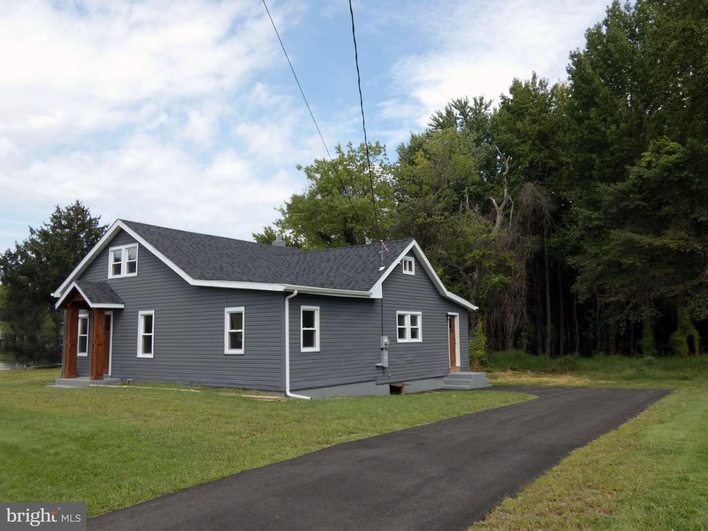 105 E DEL A VUE AVE, CARNEYS POINT, NJ 08069 — photo 3