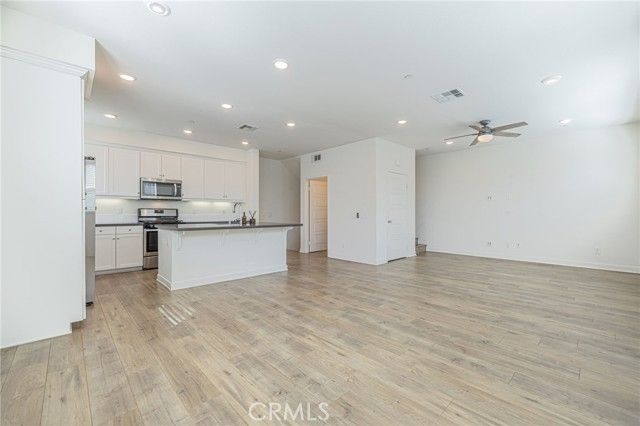 12800 N Watt Lane D, Sylmar (los Angeles), CA 91342