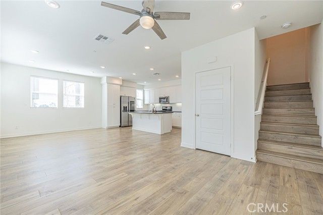 12800 N Watt Lane D, Sylmar (los Angeles), CA 91342