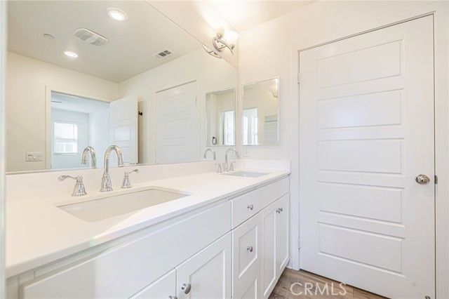 12800 N Watt Lane D, Sylmar (los Angeles), CA 91342