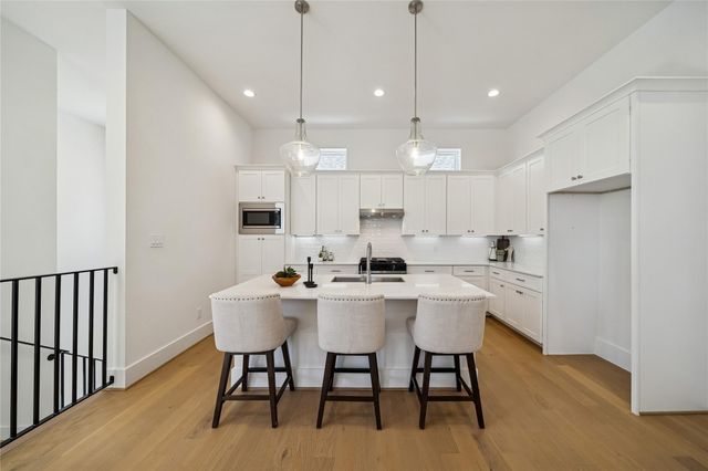 1405 W 21st St C, Houston, TX 77008