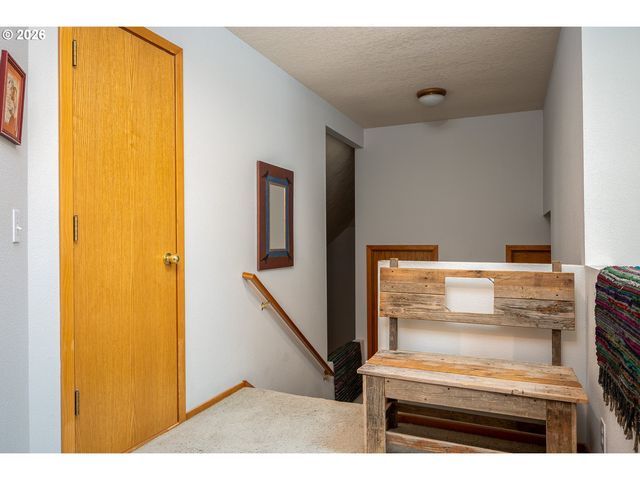 10585 Se FAIRWAY Dr, Happy Valley, OR 97086