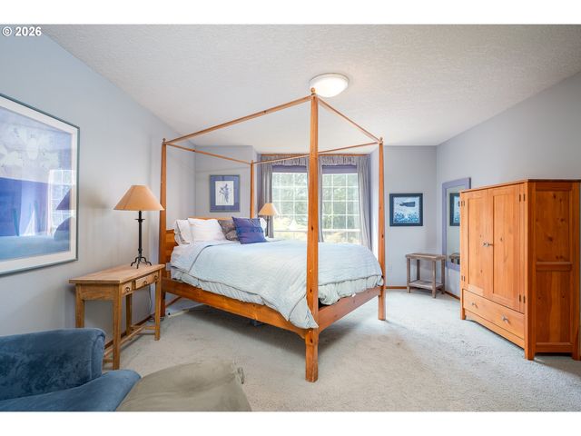 10585 Se FAIRWAY Dr, Happy Valley, OR 97086