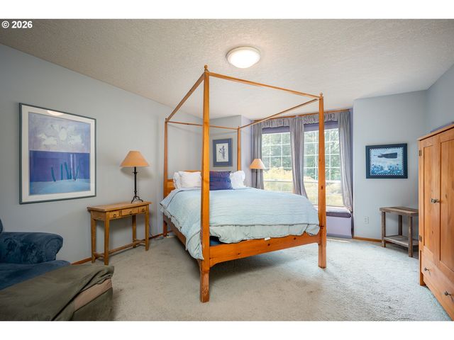 10585 Se FAIRWAY Dr, Happy Valley, OR 97086
