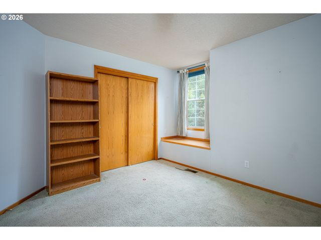 10585 Se FAIRWAY Dr, Happy Valley, OR 97086