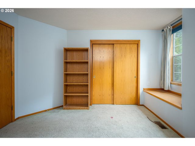 10585 Se FAIRWAY Dr, Happy Valley, OR 97086