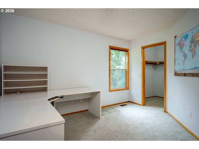 10585 Se FAIRWAY Dr, Happy Valley, OR 97086