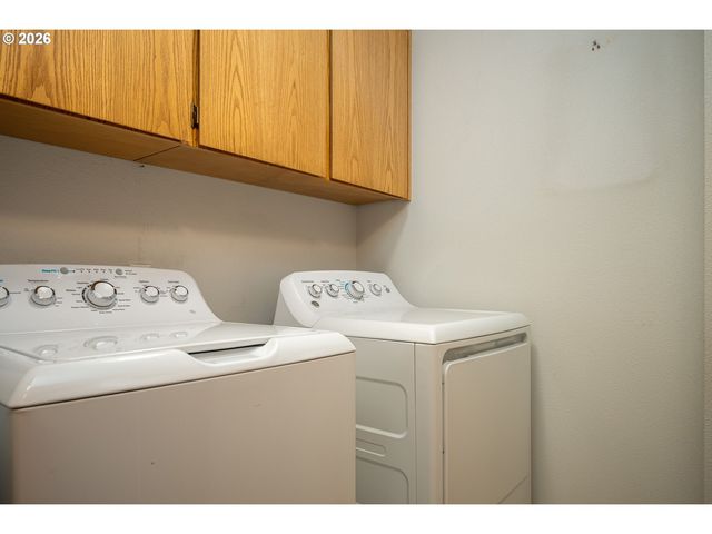 10585 Se FAIRWAY Dr, Happy Valley, OR 97086