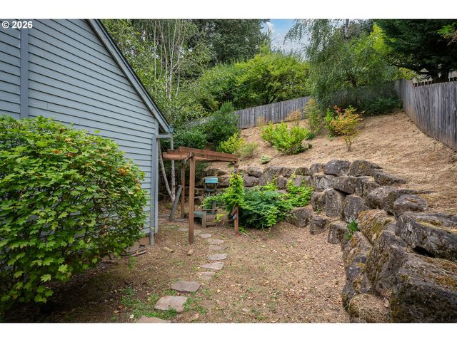 10585 Se FAIRWAY Dr, Happy Valley, OR 97086