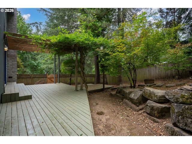 10585 Se FAIRWAY Dr, Happy Valley, OR 97086