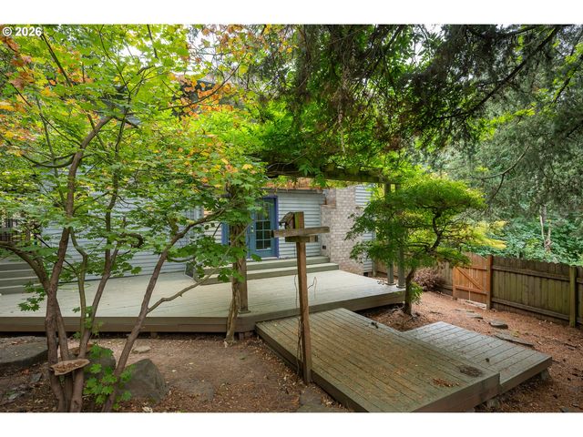 10585 Se FAIRWAY Dr, Happy Valley, OR 97086