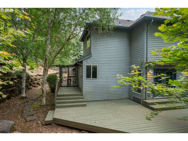 10585 Se FAIRWAY Dr, Happy Valley, OR 97086