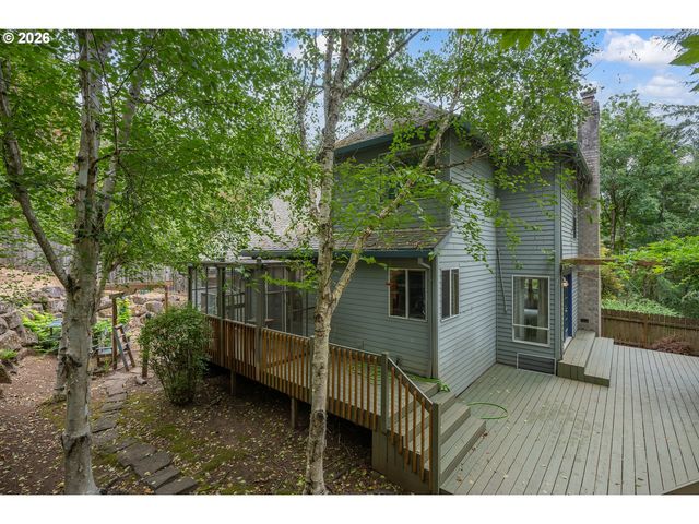 10585 Se FAIRWAY Dr, Happy Valley, OR 97086