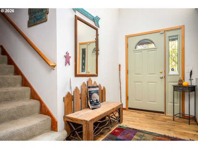 10585 Se FAIRWAY Dr, Happy Valley, OR 97086