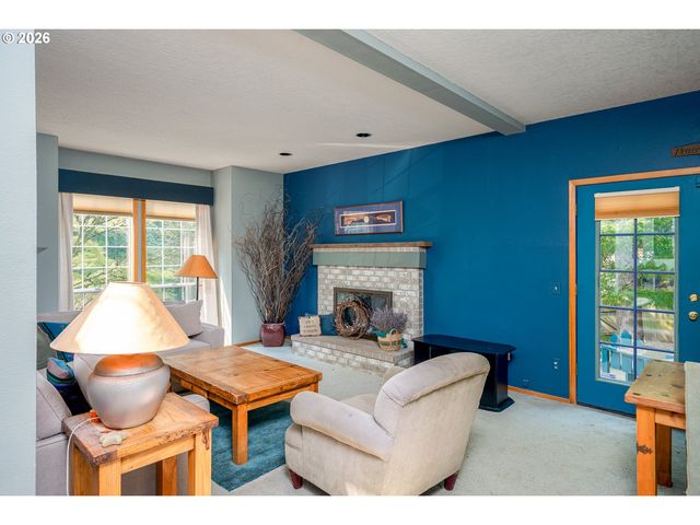 10585 Se FAIRWAY Dr, Happy Valley, OR 97086