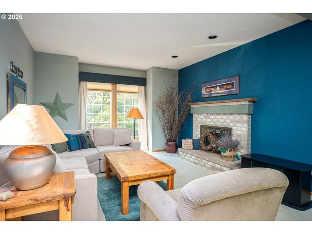 10585 Se FAIRWAY Dr, Happy Valley, OR 97086